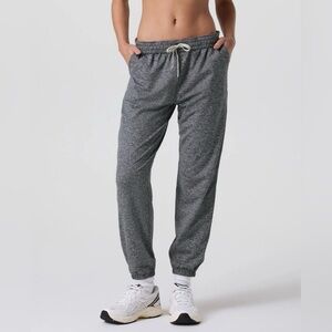 Vuori Boyfriend Jogger Women's Size XL Performance Sweatpants Heather Grey VW457
